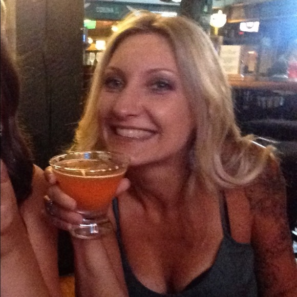 Meet your Posher, Andrea - Picture 1 of 2